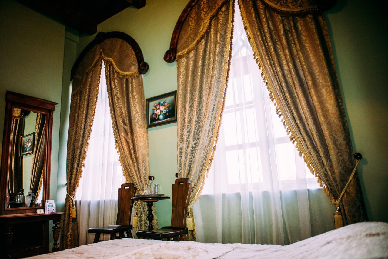 Antique House Hotel Dubno Exteriér fotografie