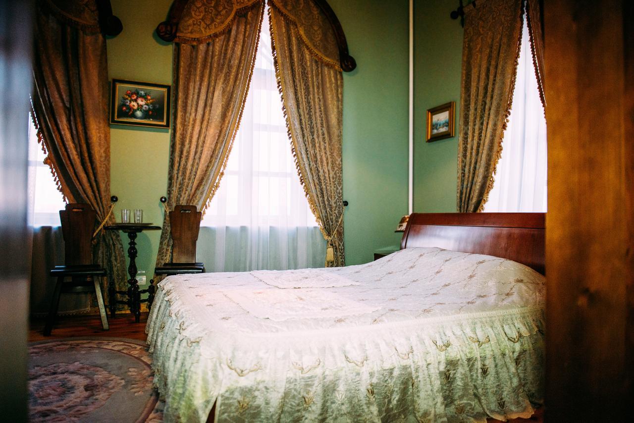 Antique House Hotel Dubno Exteriér fotografie