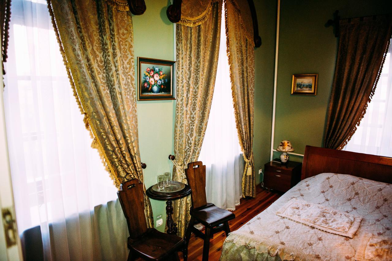 Antique House Hotel Dubno Exteriér fotografie
