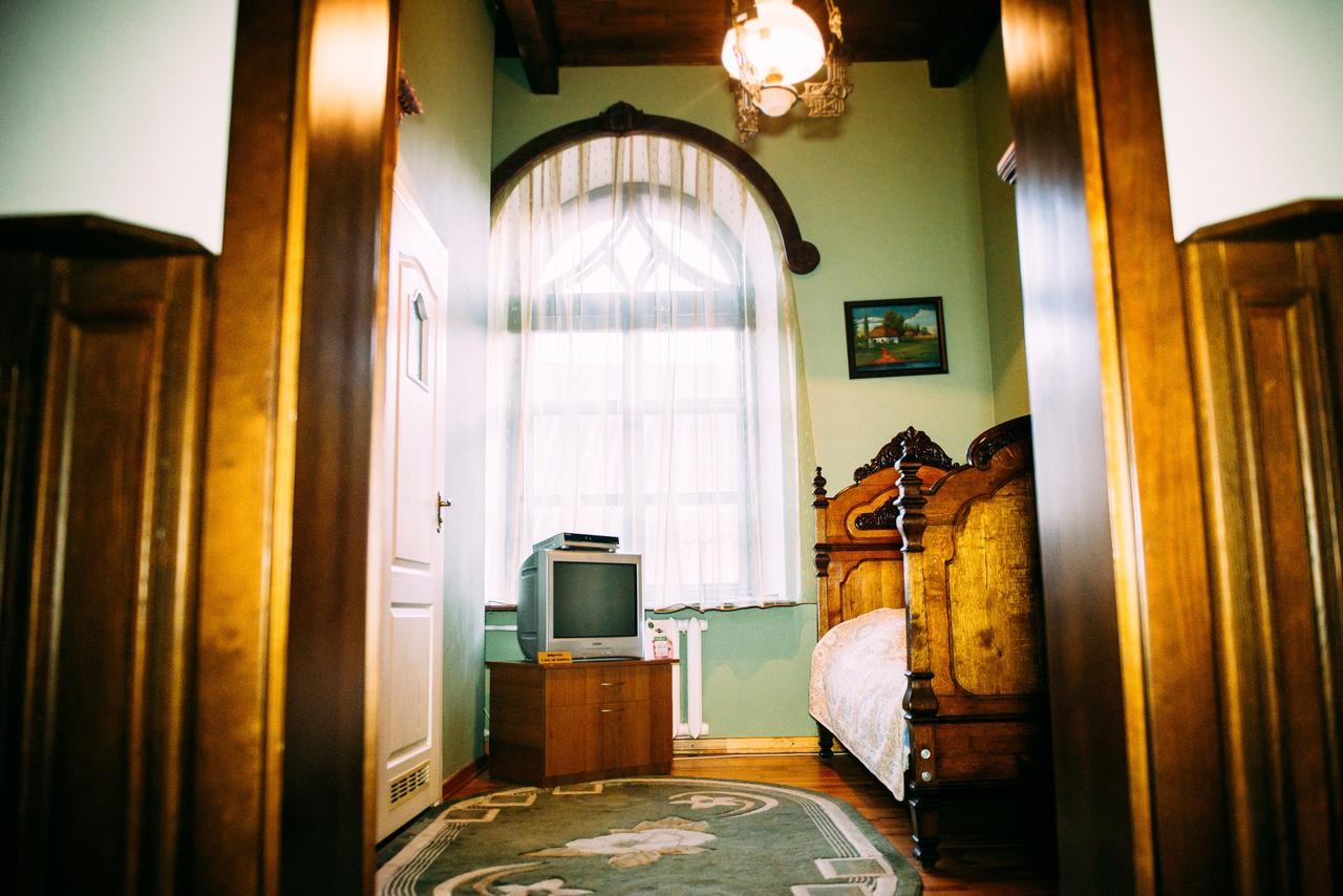 Antique House Hotel Dubno Exteriér fotografie