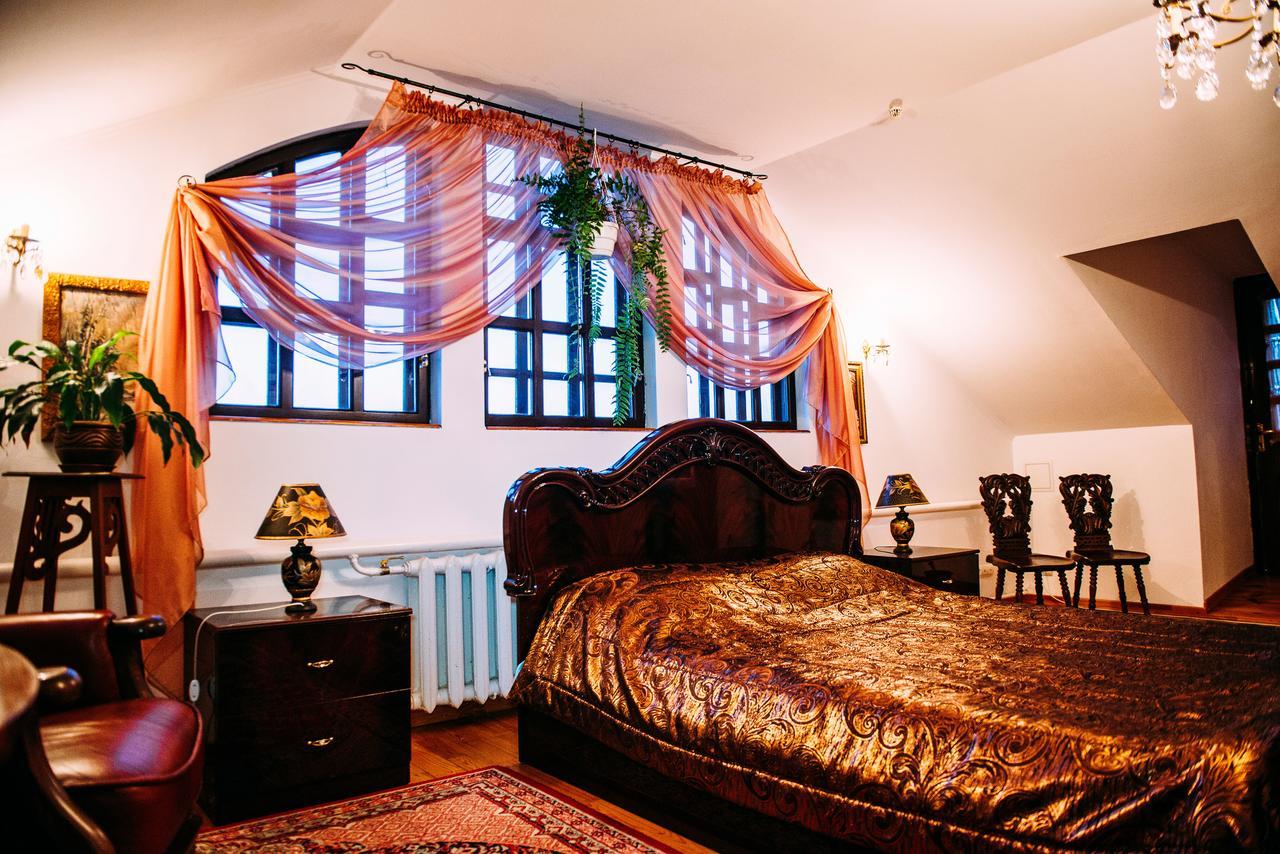 Antique House Hotel Dubno Exteriér fotografie