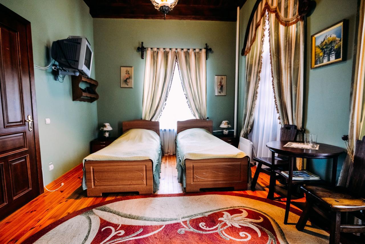 Antique House Hotel Dubno Exteriér fotografie