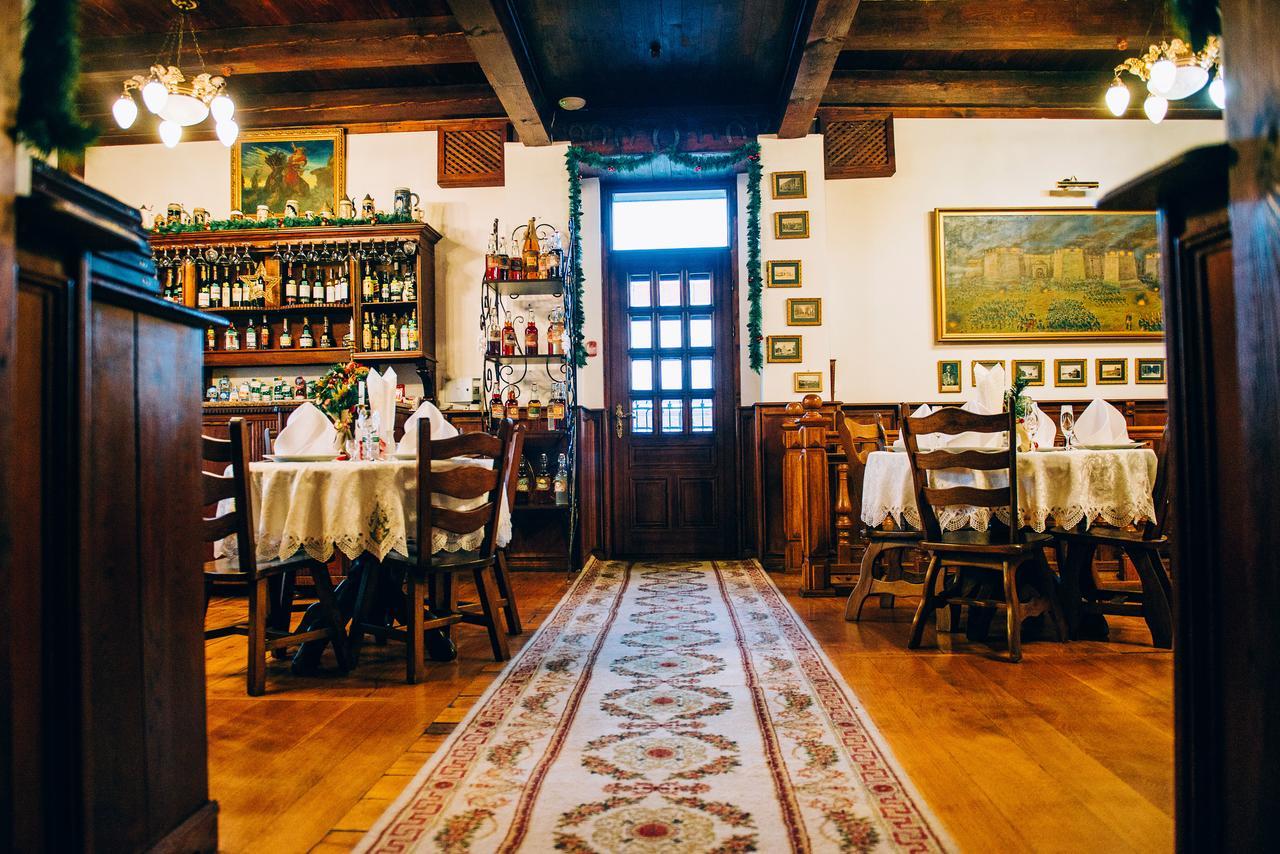 Antique House Hotel Dubno Exteriér fotografie